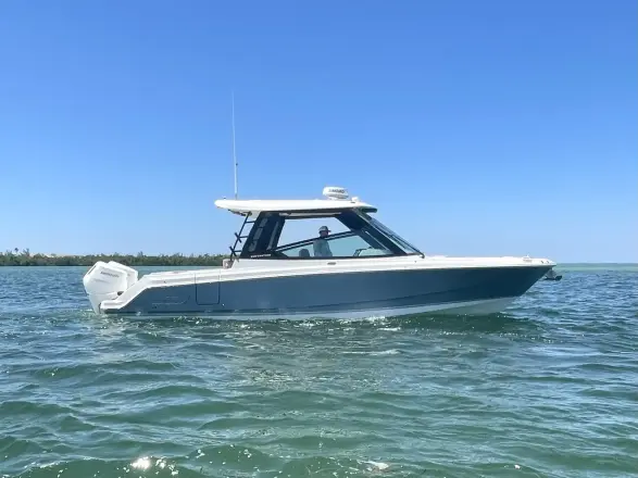 Boston Whaler 330 Vantage