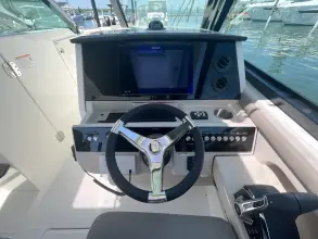 Thumbnail von Boston Whaler 330 Vantage