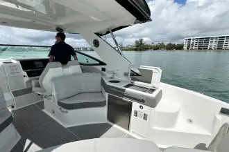 Thumbnail von Sea Ray 320 Sundancer Outboard