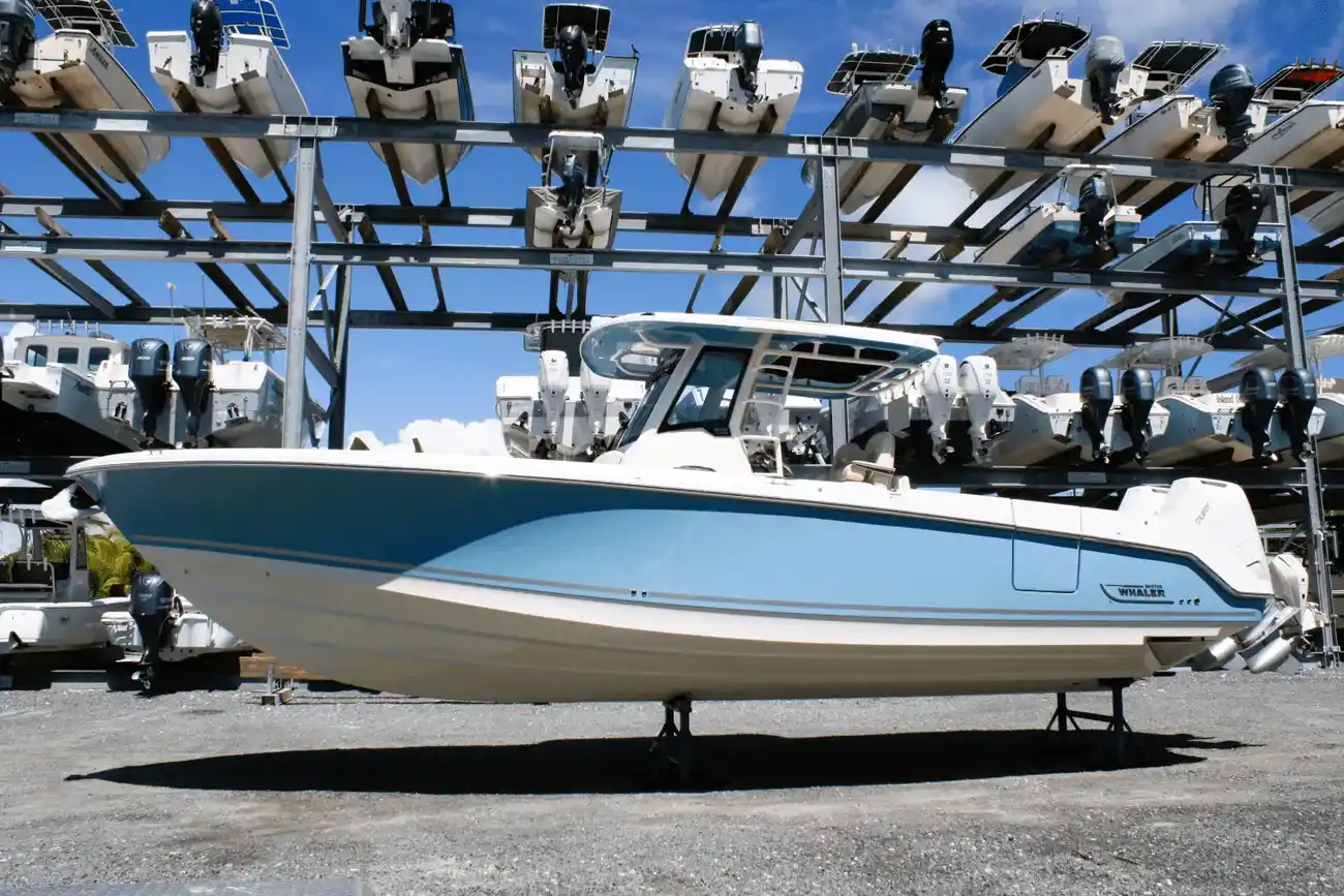 Boston Whaler 330 Outrage
