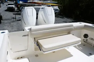 Thumbnail von Boston Whaler 330 Outrage
