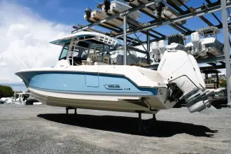 Thumbnail von Boston Whaler 330 Outrage