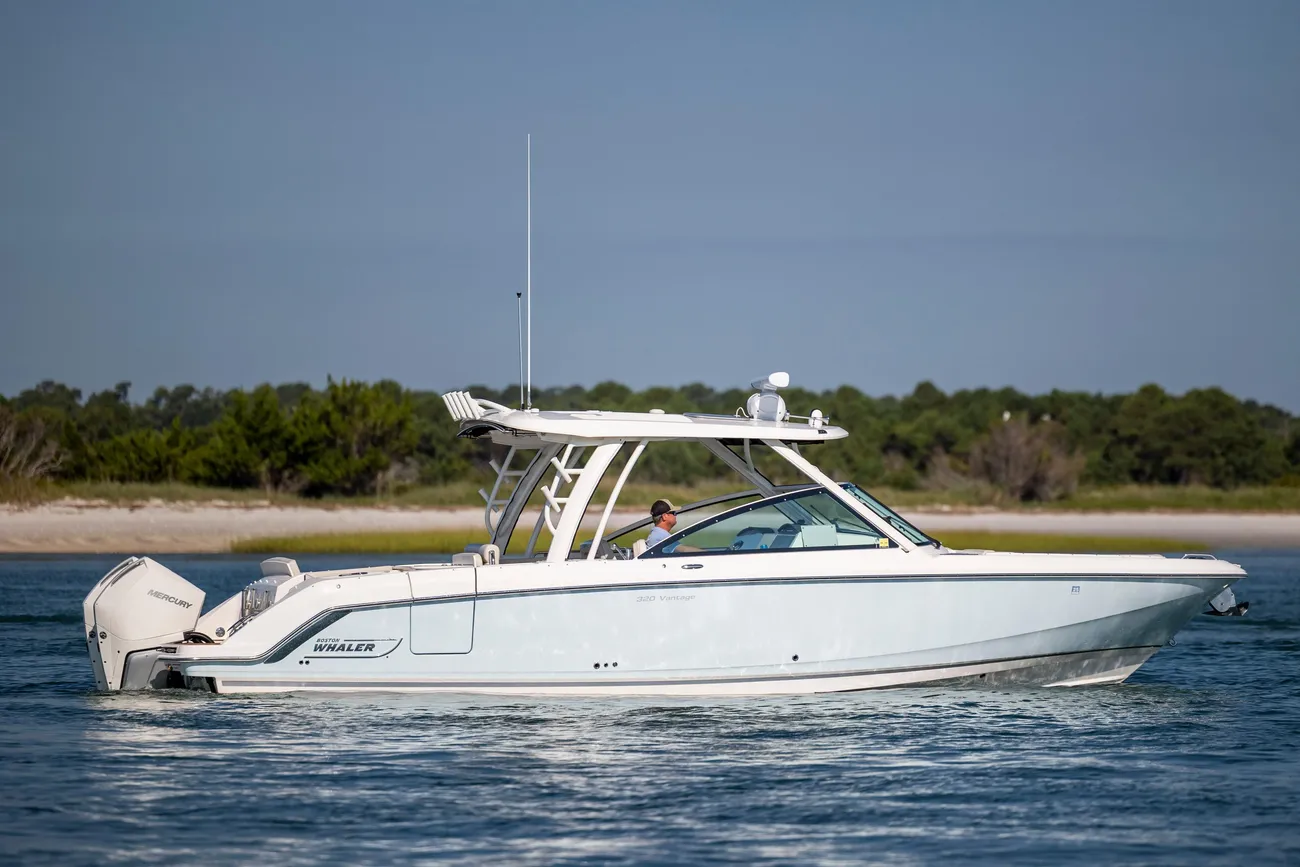 Thumbnail von Boston Whaler 320 Vantage