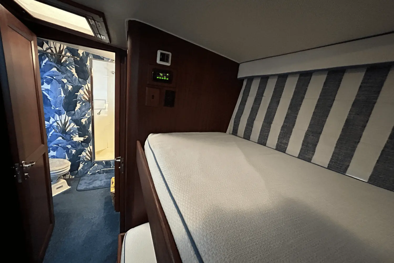 Thumbnail von Hatteras 60 Convertible