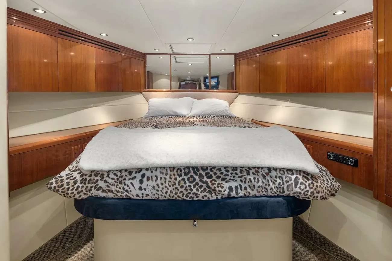 Thumbnail von Hatteras 72 Cockpit Motor Yacht BELLISSIMO