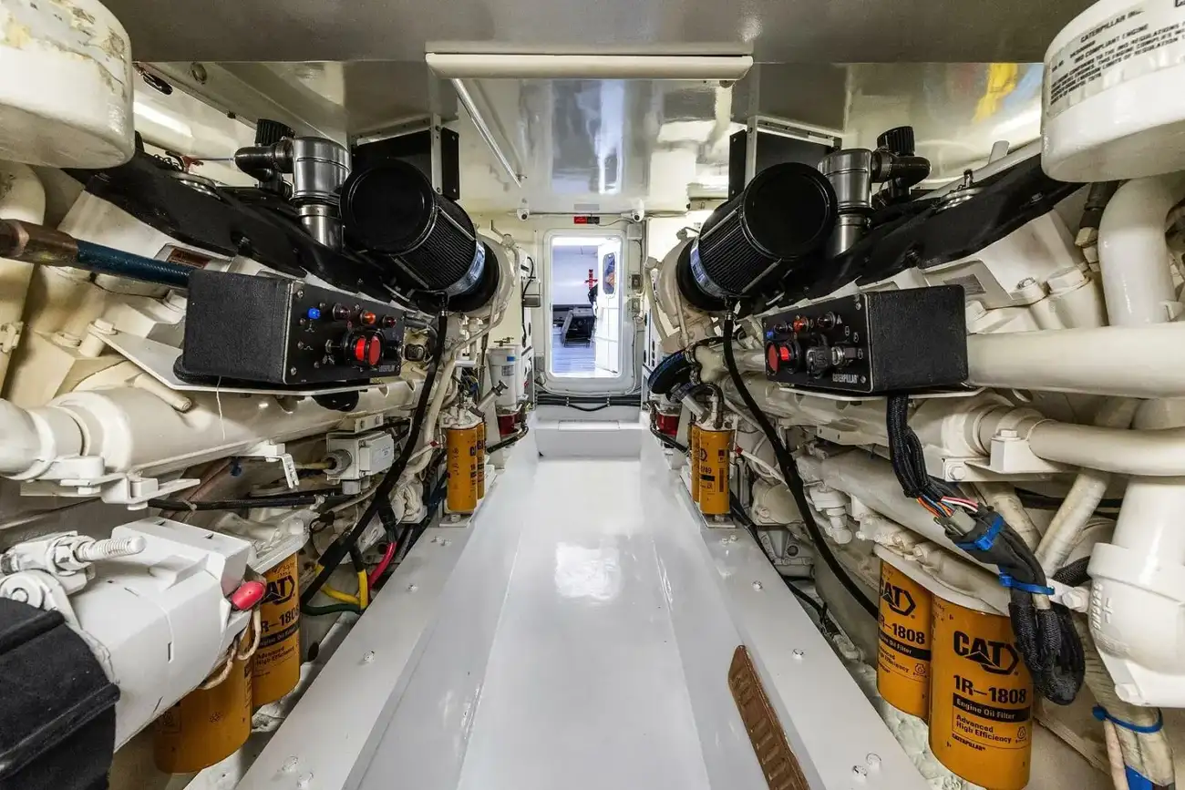 Thumbnail von Hatteras 72 Cockpit Motor Yacht BELLISSIMO