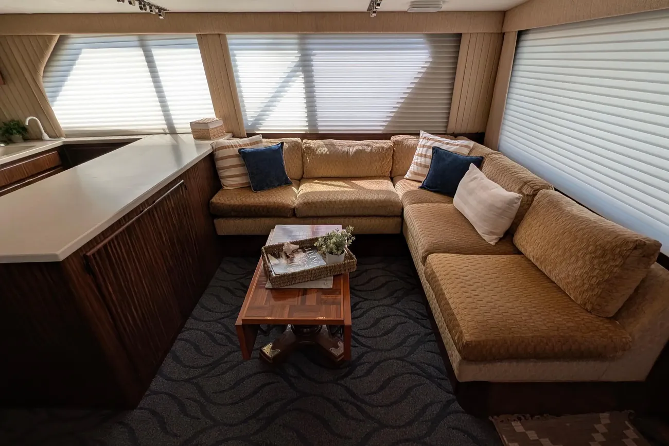 Thumbnail von Hatteras 43 Convertible