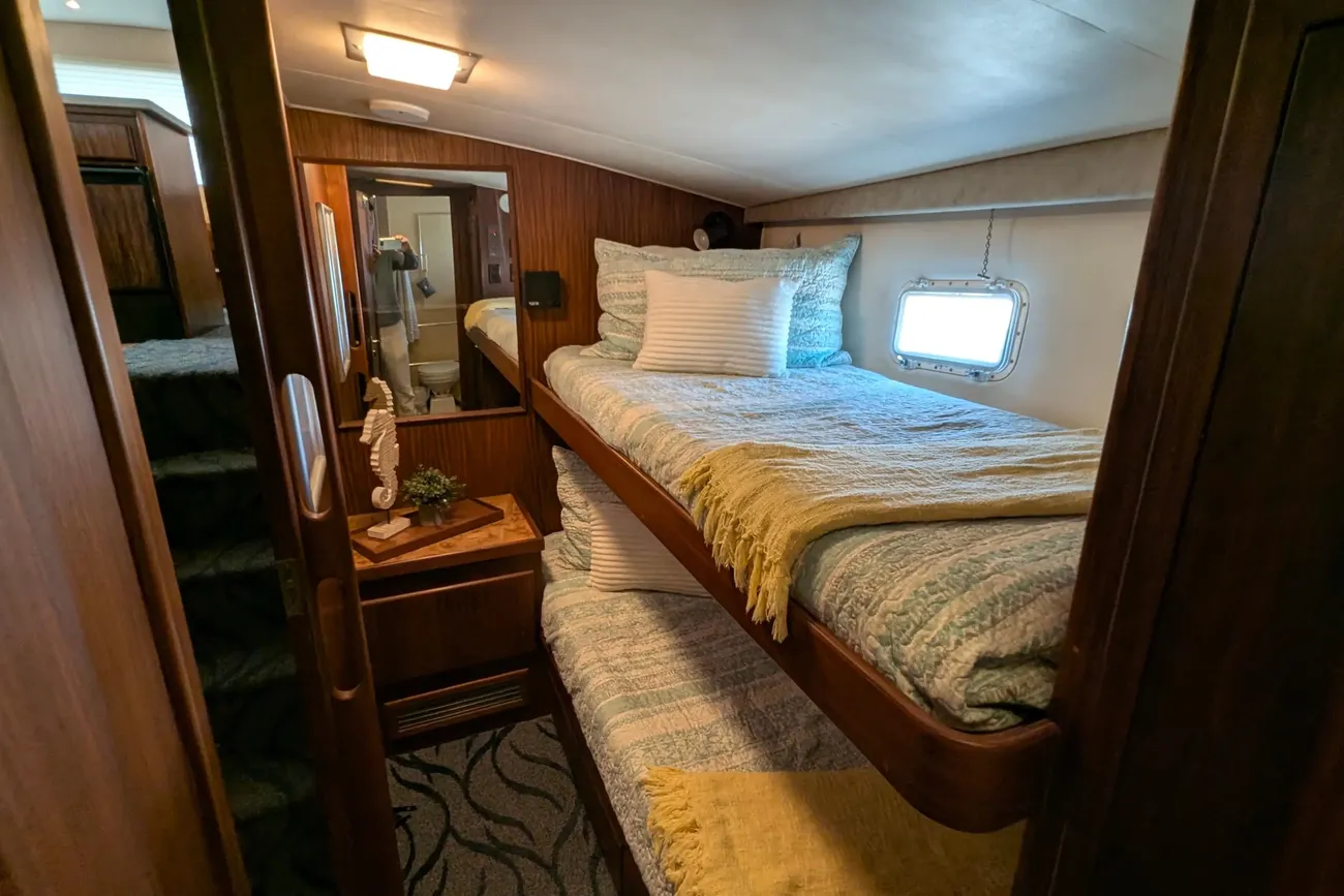 Thumbnail von Hatteras 43 Convertible