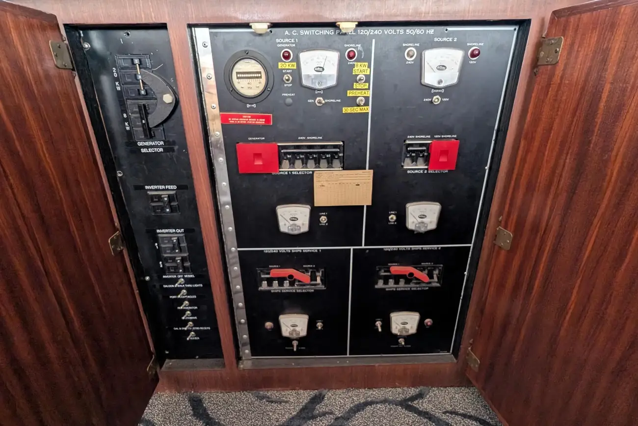 Thumbnail von Hatteras 43 Convertible