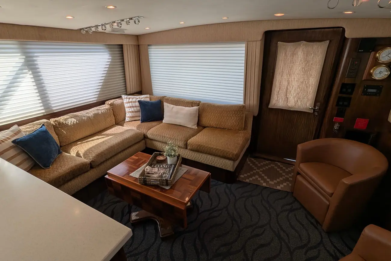 Thumbnail von Hatteras 43 Convertible