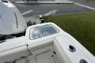 Thumbnail von Boston Whaler 325 Conquest