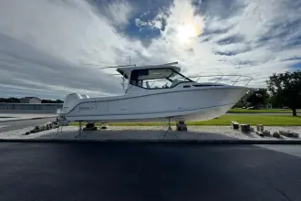 Thumbnail von Boston Whaler 325 Conquest