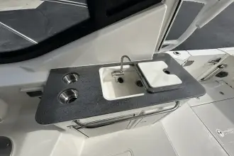 Thumbnail von Boston Whaler 325 Conquest