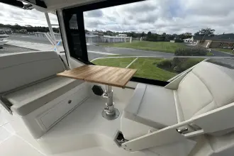 Thumbnail von Boston Whaler 325 Conquest