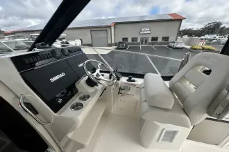 Thumbnail von Boston Whaler 325 Conquest
