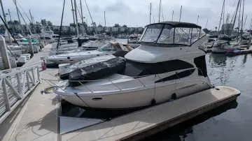 Thumbnail von Meridian 341 Sedan