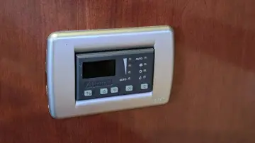 Thumbnail von Meridian 341 Sedan