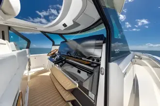 Thumbnail von Tiara Yachts 56LS