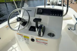 Thumbnail von Boston Whaler 170 Montauk