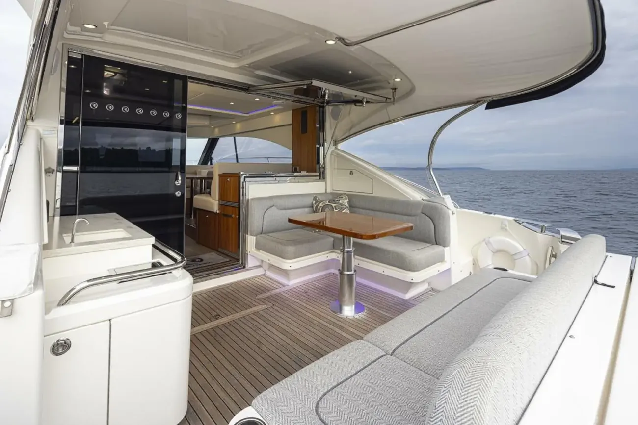 Thumbnail von Riviera 48 Lucky Dog