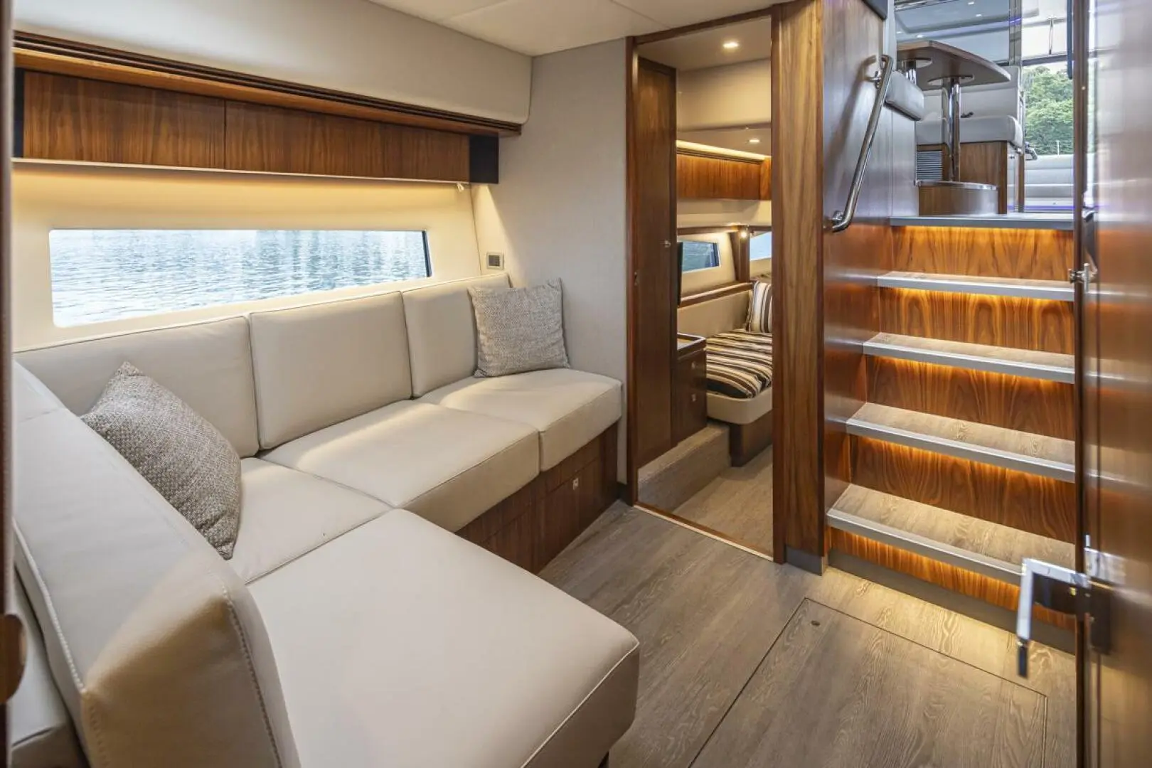 Thumbnail von Riviera 48 Lucky Dog