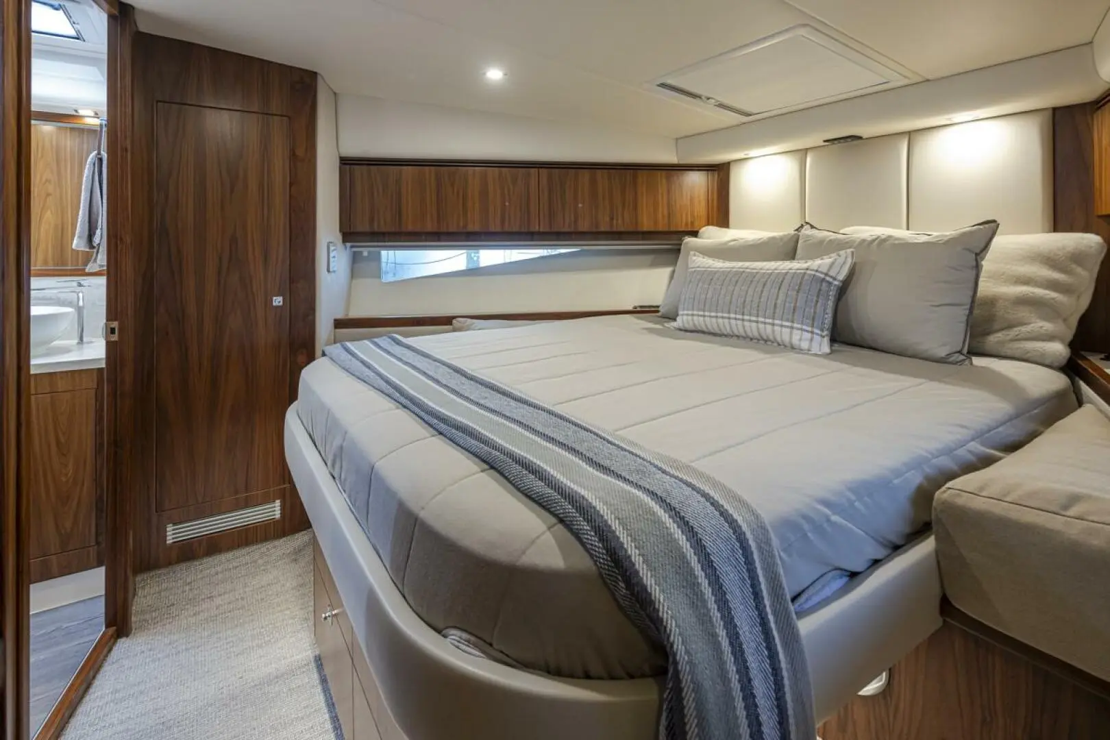 Thumbnail von Riviera 48 Lucky Dog