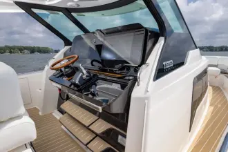 Thumbnail von Tiara Yachts 39 LS