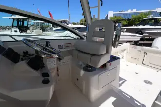 Thumbnail von Boston Whaler 285 Conquest Pilothouse