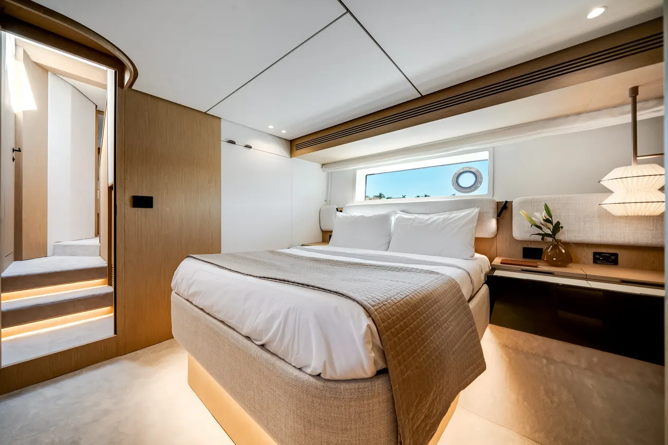 Thumbnail von Azimut 62