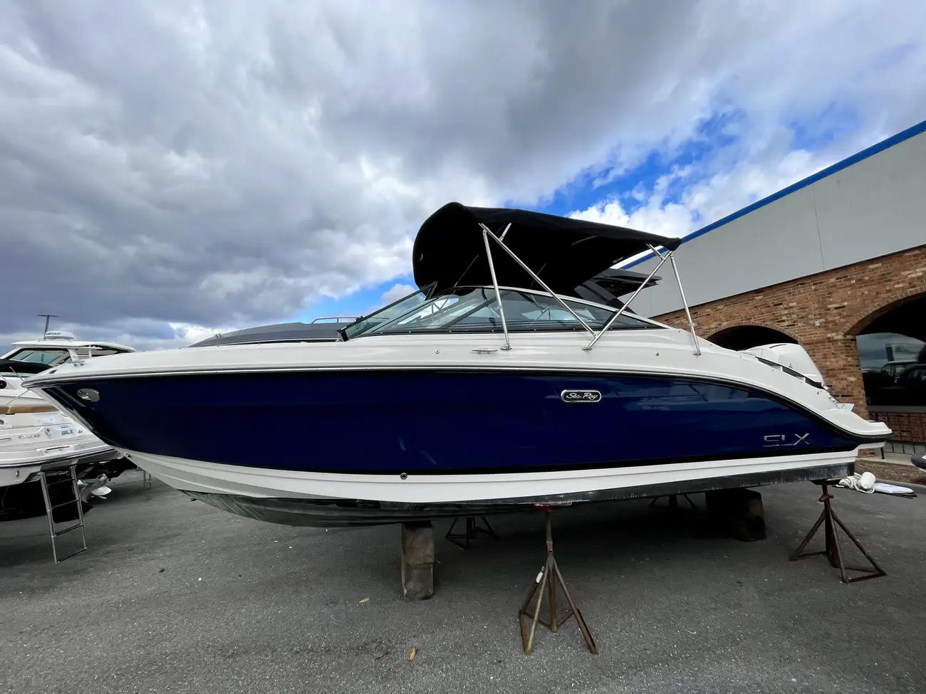Sea Ray SLX 260