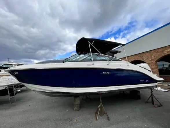 Sea Ray SLX 260 