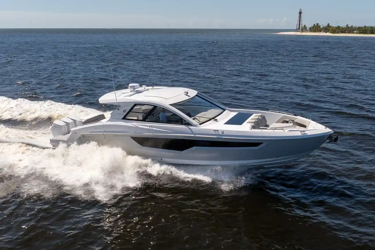 Cruisers Yachts 50 GLS OB