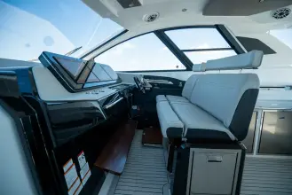 Thumbnail von Cruisers Yachts 50 GLS OB