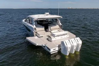 Thumbnail von Cruisers Yachts 50 GLS OB