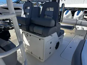 Thumbnail von Boston Whaler 330 Outrage