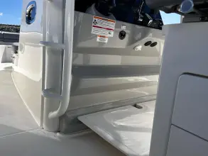 Thumbnail von Boston Whaler 330 Outrage