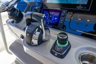 Thumbnail von Boston Whaler 330 Outrage