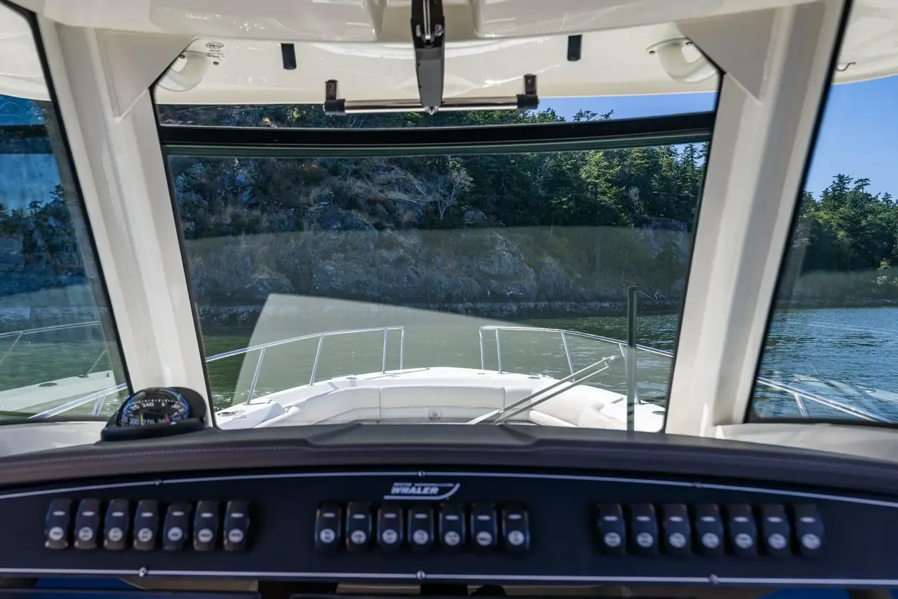 Thumbnail von Boston Whaler 330 Outrage