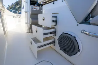 Thumbnail von Boston Whaler 330 Outrage