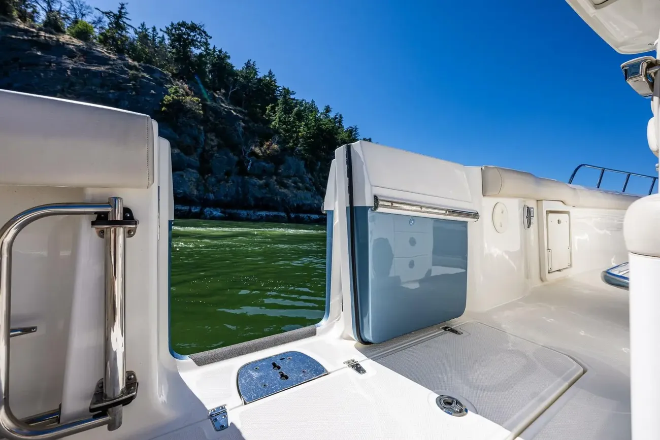 Thumbnail von Boston Whaler 330 Outrage