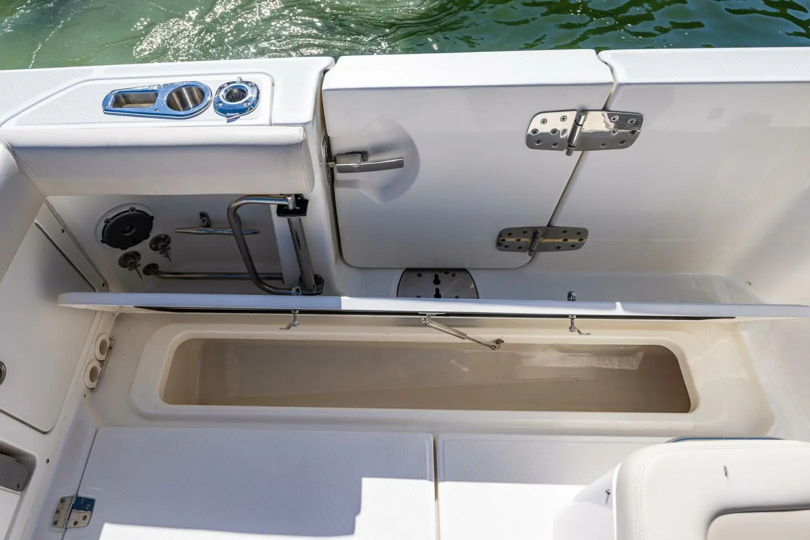 Thumbnail von Boston Whaler 330 Outrage