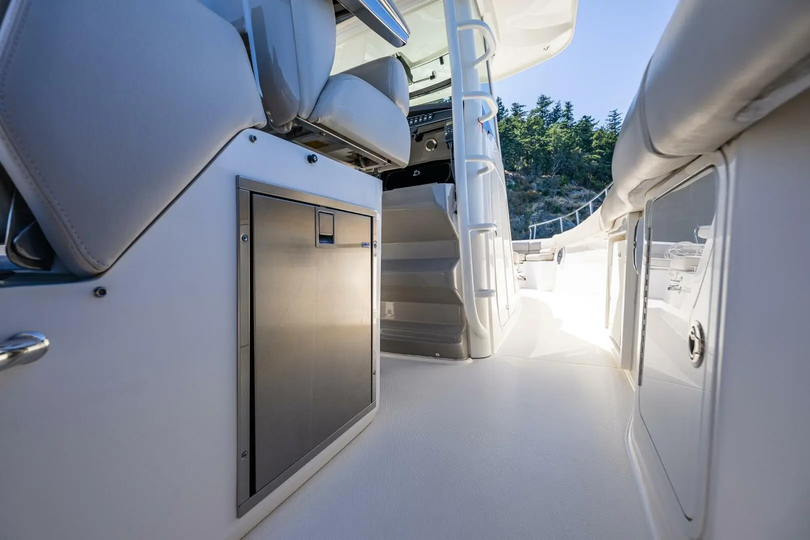 Thumbnail von Boston Whaler 330 Outrage