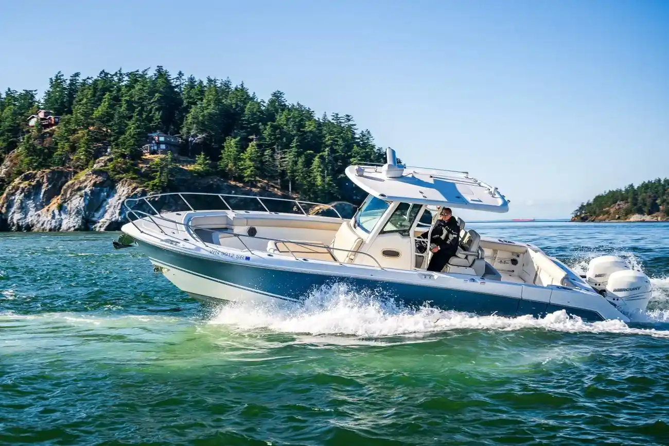 Thumbnail von Boston Whaler 330 Outrage