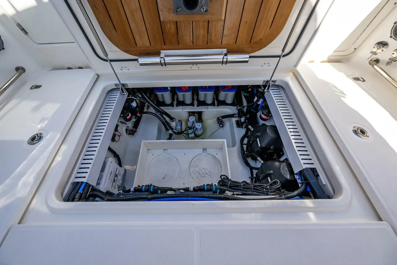 Thumbnail von Boston Whaler 330 Outrage