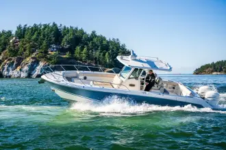 Thumbnail von Boston Whaler 330 Outrage