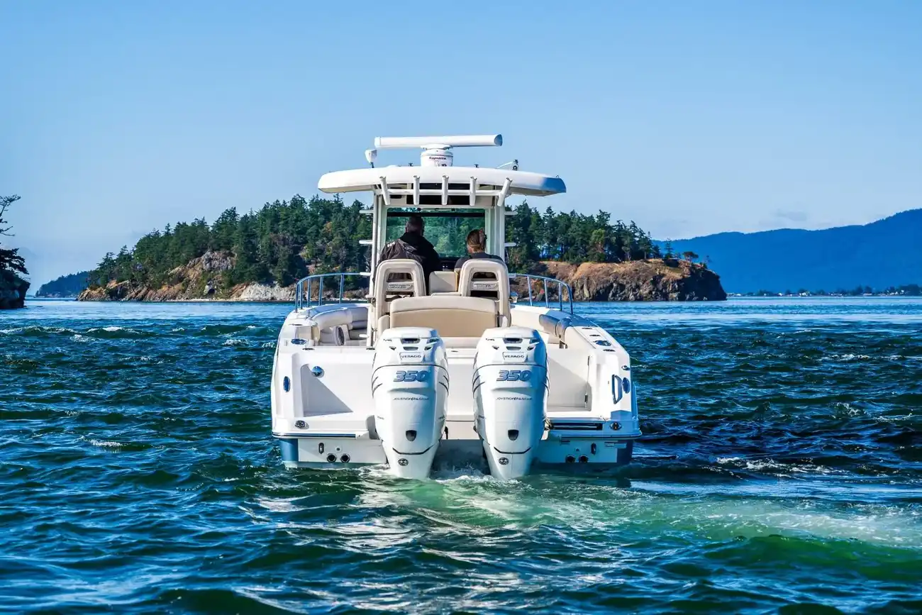 Thumbnail von Boston Whaler 330 Outrage