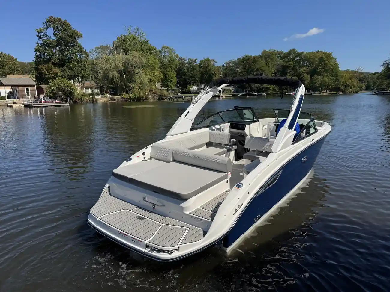 Sea Ray SDX 270