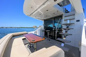 Thumbnail von Cruisers Yachts 60 FLY