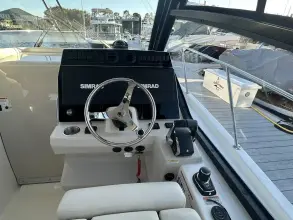 Thumbnail von Boston Whaler 325 Conquest