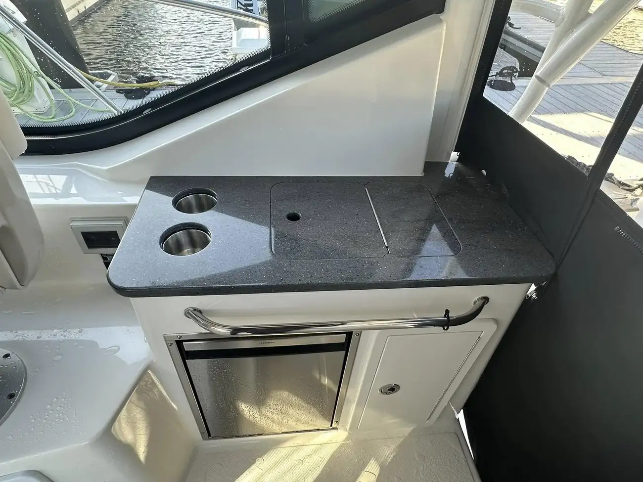 Thumbnail von Boston Whaler 325 Conquest